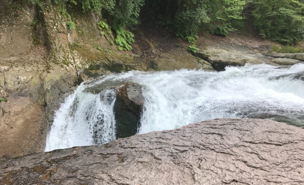 鱒飛（ますとび）の滝