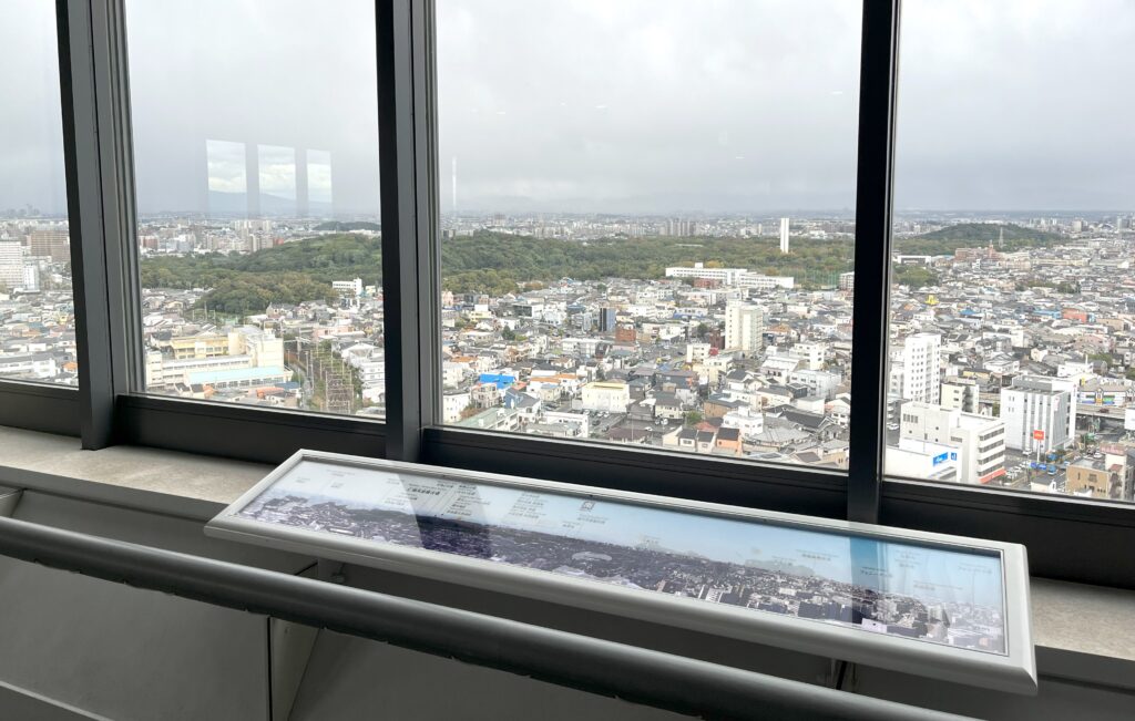 堺市役所21階の展望ロビーから見る仁徳天皇陵