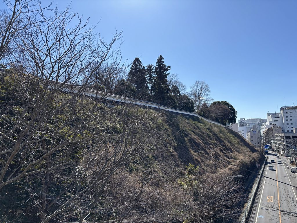 土塁が築かれている様子